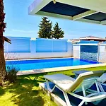 Villa In A Modern With A Private Pool In