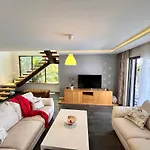 In A Modern With A Private Pool In * Çeşme