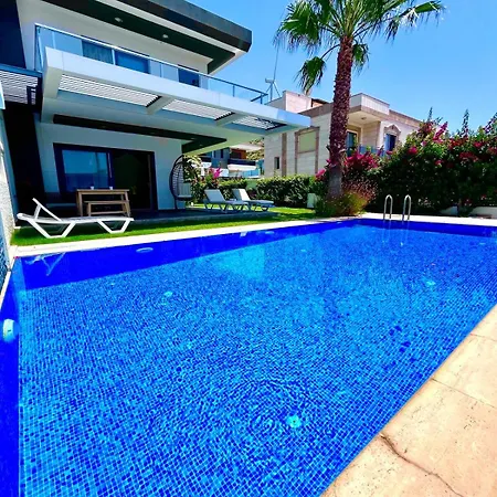 In A Modern With A Private Pool In فيلة *