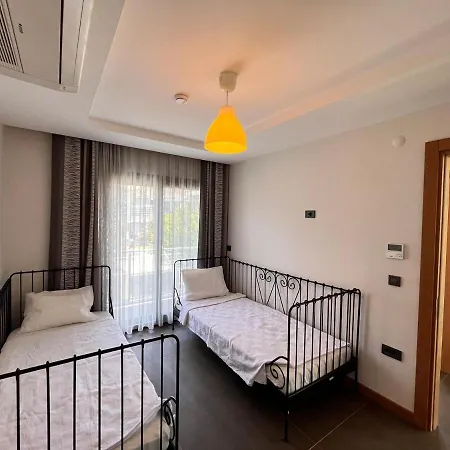 In A Modern With A Private Pool In فيلة