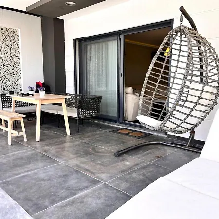 فيلة In A Modern With A Private Pool In