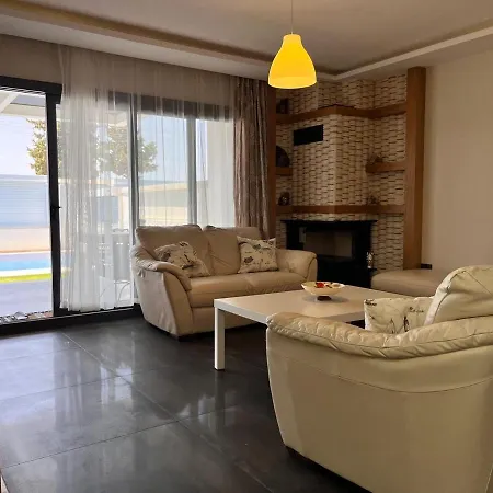 In A Modern With A Private Pool In فيلة *