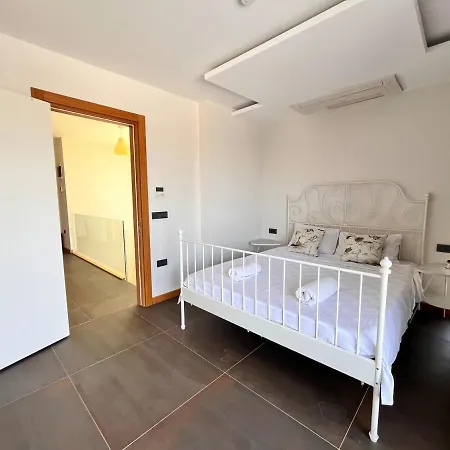 In A Modern With A Private Pool In Çeşme