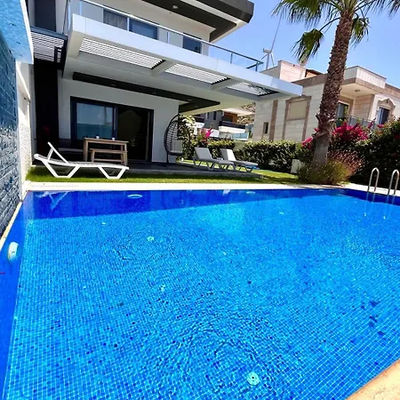 In A Modern With A Private Pool In Çeşme