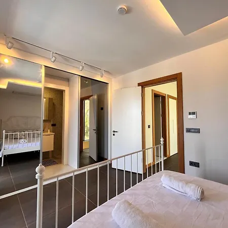 فيلة In A Modern With A Private Pool In *