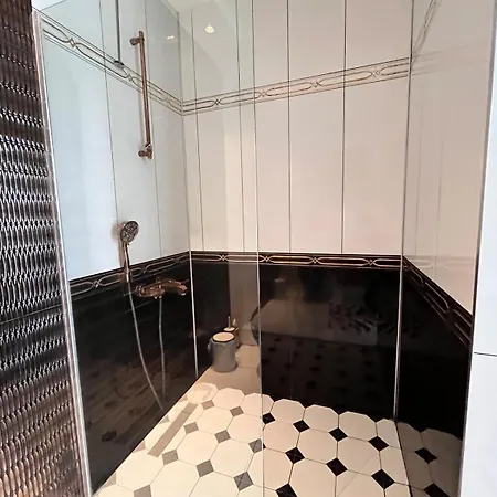 فيلة In A Modern With A Private Pool In