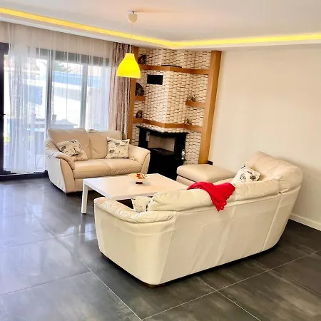 In A Modern With A Private Pool In * Çeşme