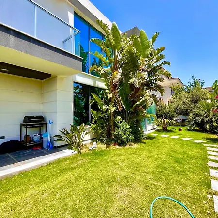 فيلة In A Modern With A Private Pool In