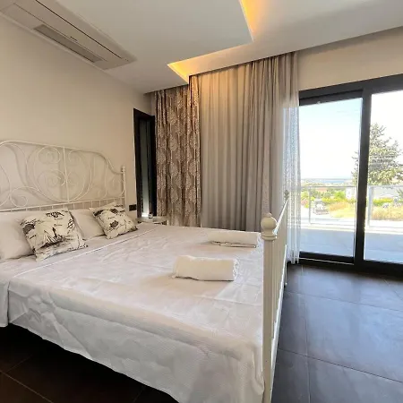 فيلة In A Modern With A Private Pool In