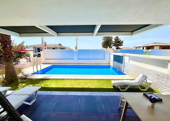 In A Modern With A Private Pool In Cesme