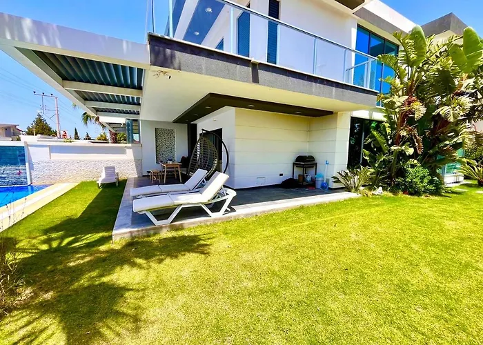 Villa In A Modern With A Private Pool In