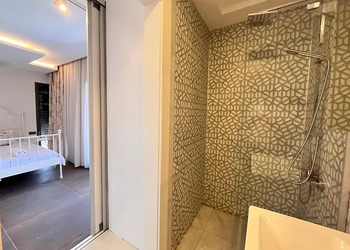 In A Modern With A Private Pool In Villa *