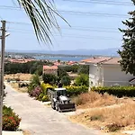 In A Modern With A Private Pool In Vilă Çeşme