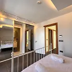 Vilă In A Modern With A Private Pool In *