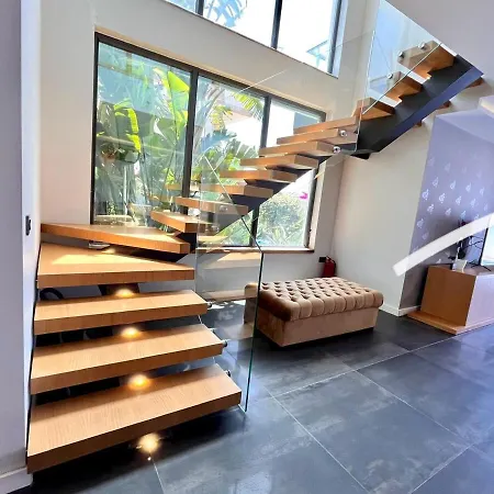 ヴィラ In A Modern With A Private Pool In *