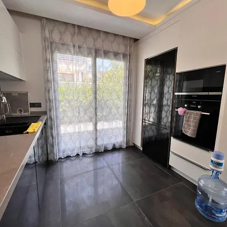 ヴィラ In A Modern With A Private Pool In *