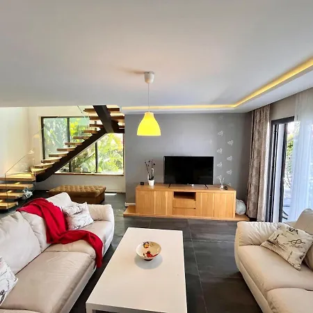 In A Modern With A Private Pool In * Çeşme