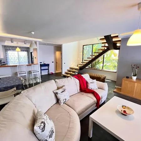 In A Modern With A Private Pool In ヴィラ