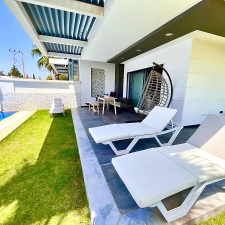 In A Modern With A Private Pool In ヴィラ