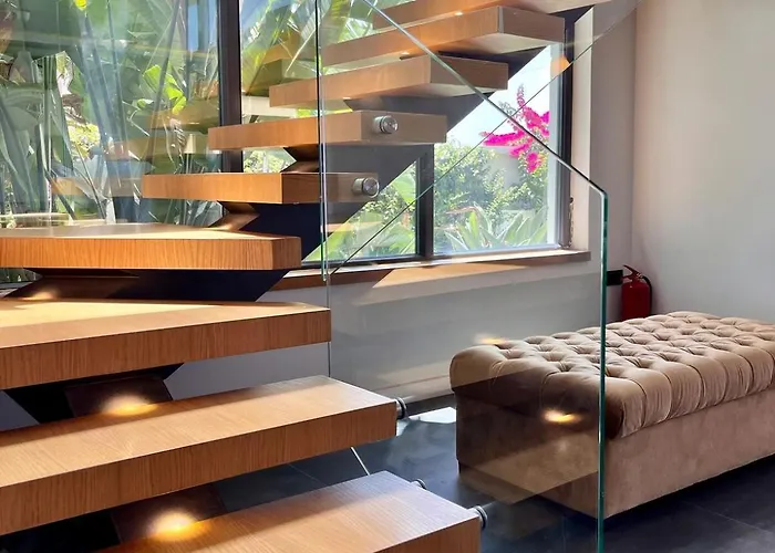 In A Modern With A Private Pool In 别墅 Çeşme