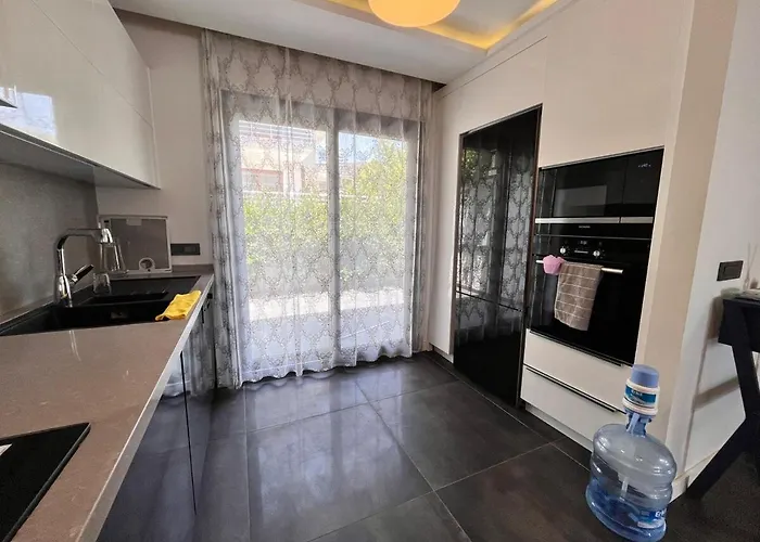 别墅 In A Modern With A Private Pool In *