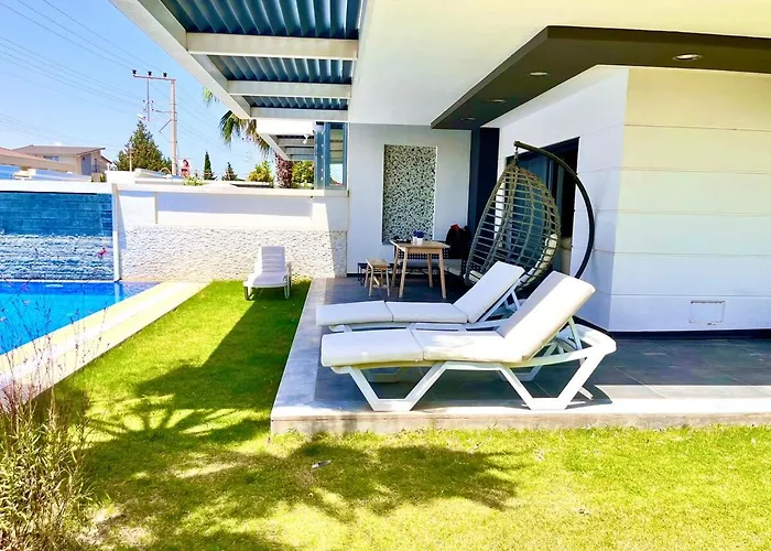 Villa In A Modern With A Private Pool In *