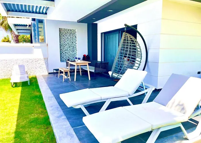 别墅 In A Modern With A Private Pool In *